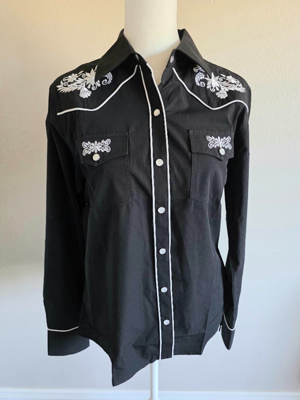 NEW Salvaje Oeste Women Embroidered Western Cowboy Pearl Snap Black White Size S